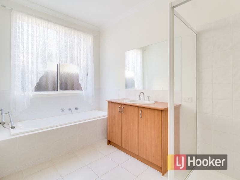 19 Baynton Crescent, Lynbrook VIC 3975