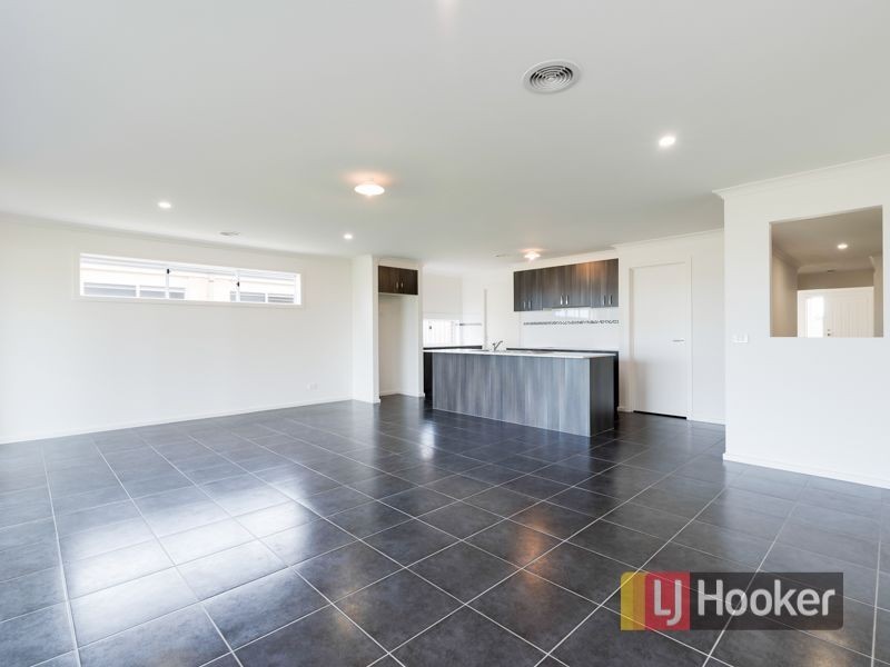 21 Spencer Circuit, Cranbourne East VIC 3977