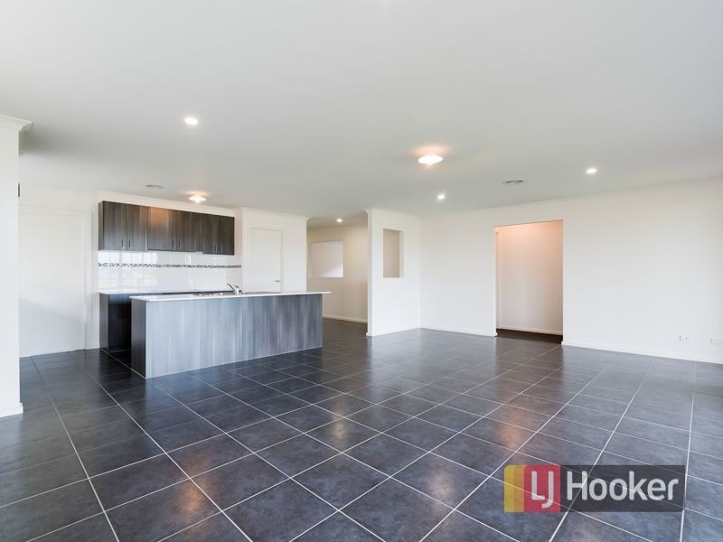 21 Spencer Circuit, Cranbourne East VIC 3977