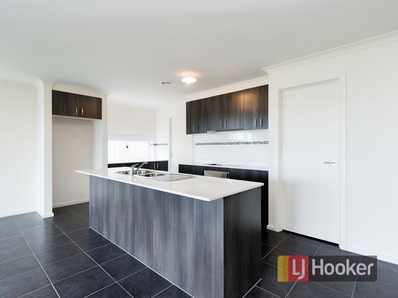 21 Spencer Circuit, Cranbourne East VIC 3977