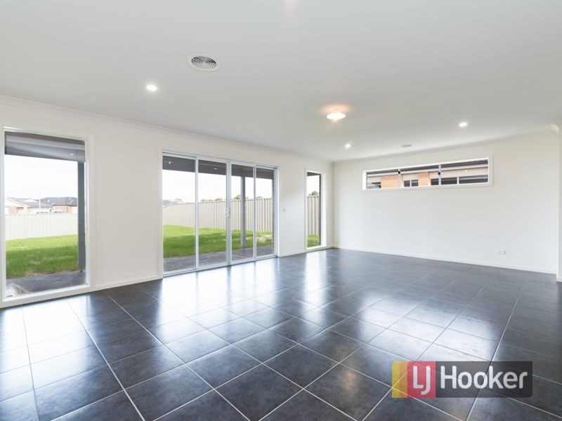 21 Spencer Circuit, Cranbourne East VIC 3977