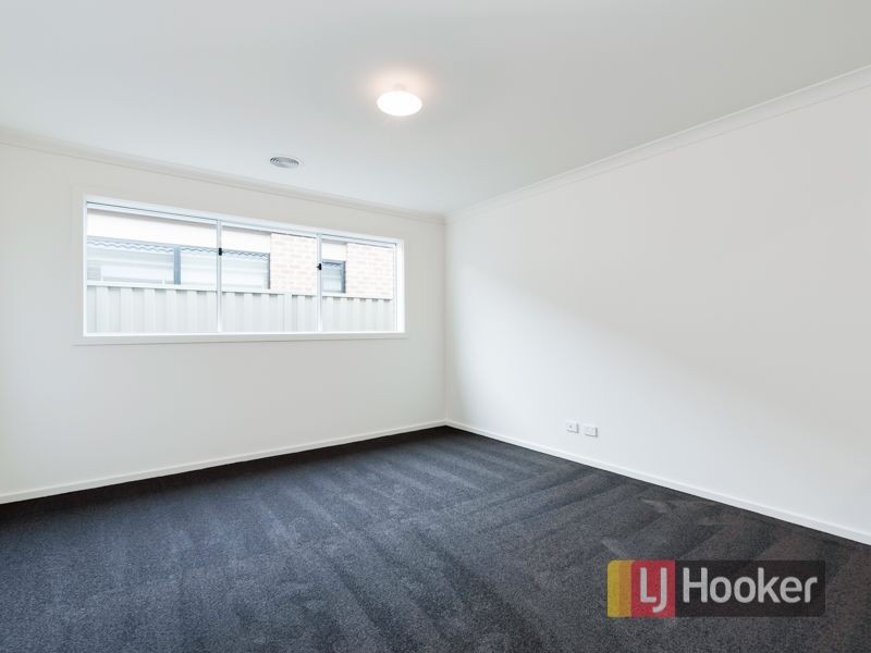 21 Spencer Circuit, Cranbourne East VIC 3977