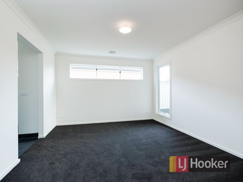 21 Spencer Circuit, Cranbourne East VIC 3977