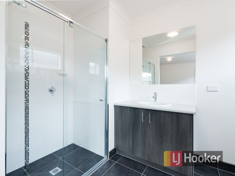 21 Spencer Circuit, Cranbourne East VIC 3977