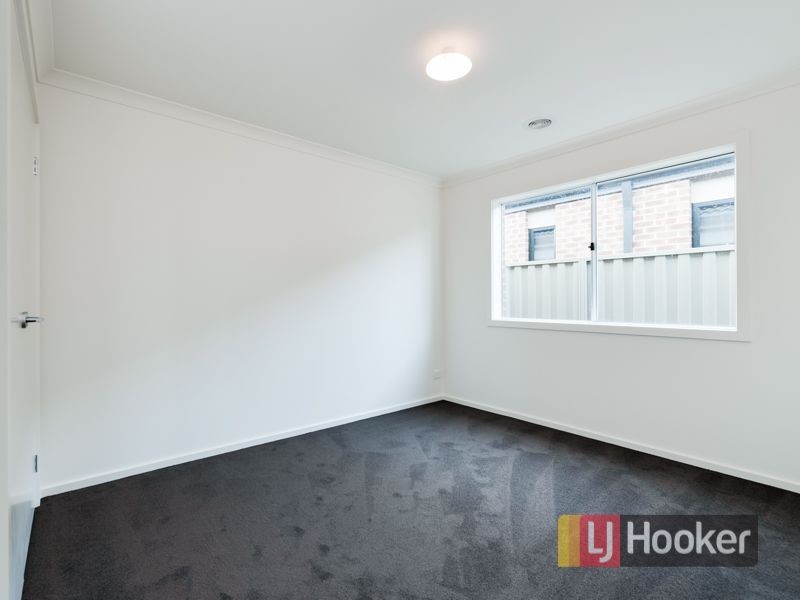 21 Spencer Circuit, Cranbourne East VIC 3977