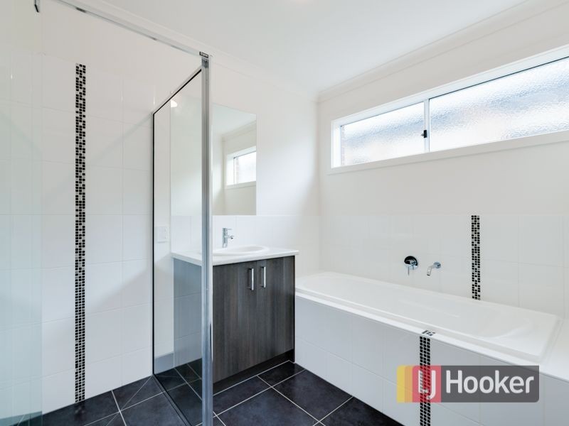 21 Spencer Circuit, Cranbourne East VIC 3977