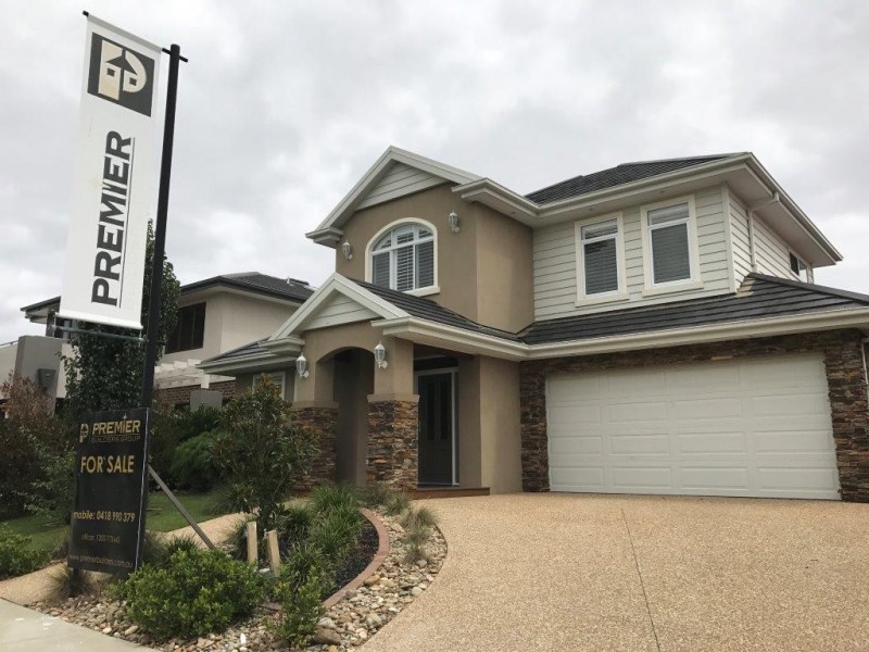 7 Red Maple Drive, Cranbourne West VIC 3977