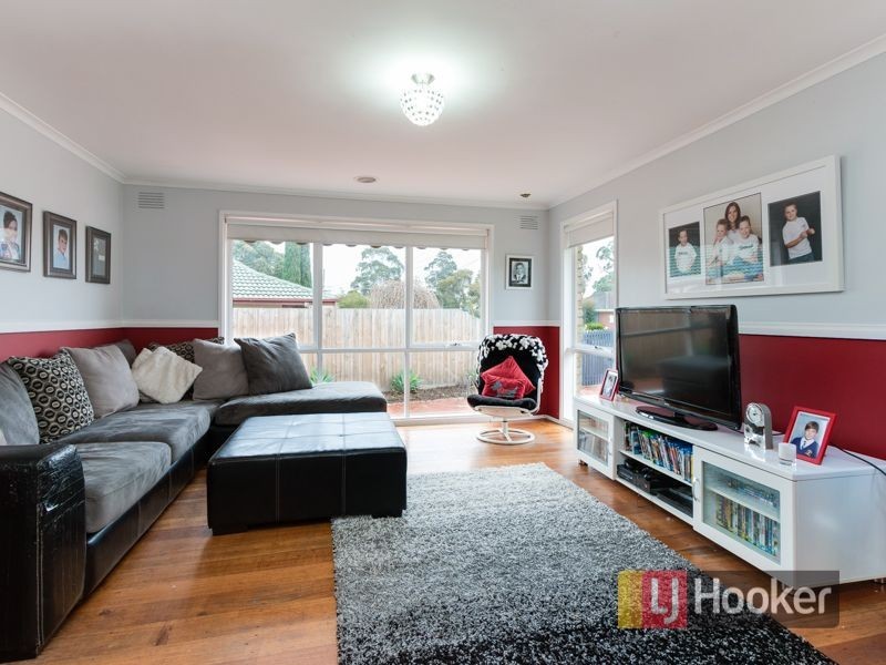 24 Evelyne Avenue, Cranbourne VIC 3977