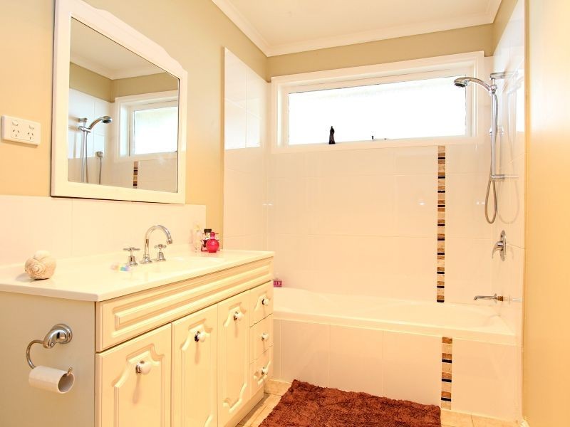 24 Evelyne Avenue, Cranbourne VIC 3977