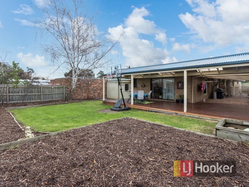 24 Evelyne Avenue, Cranbourne VIC 3977
