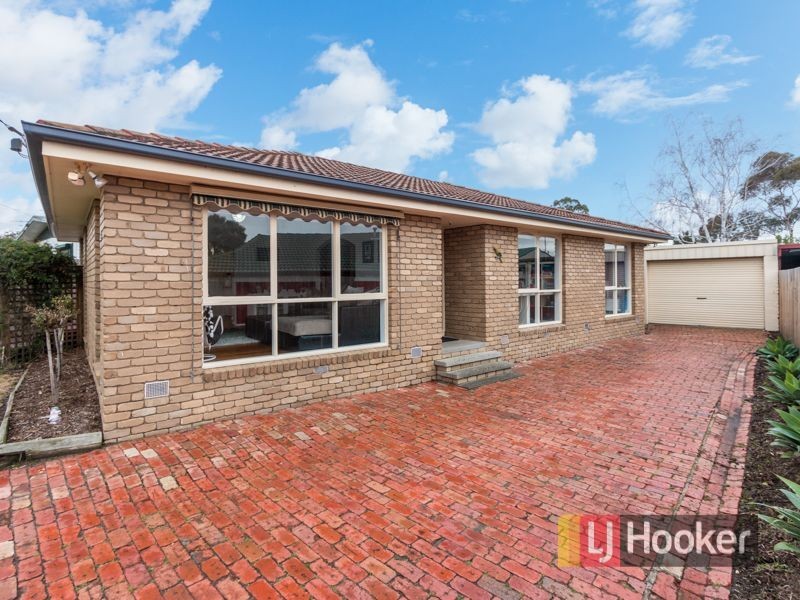24 Evelyne Avenue, Cranbourne VIC 3977