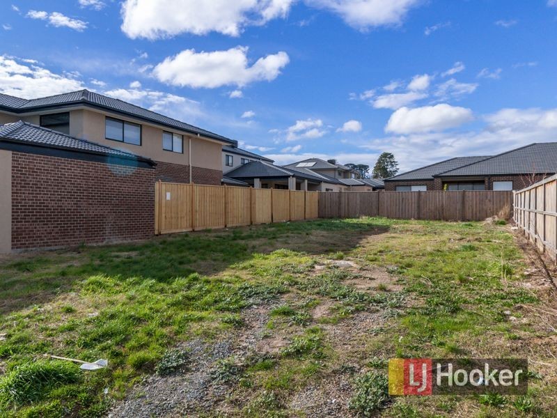 14 Ellaroo Circuit, Clyde North VIC 3978