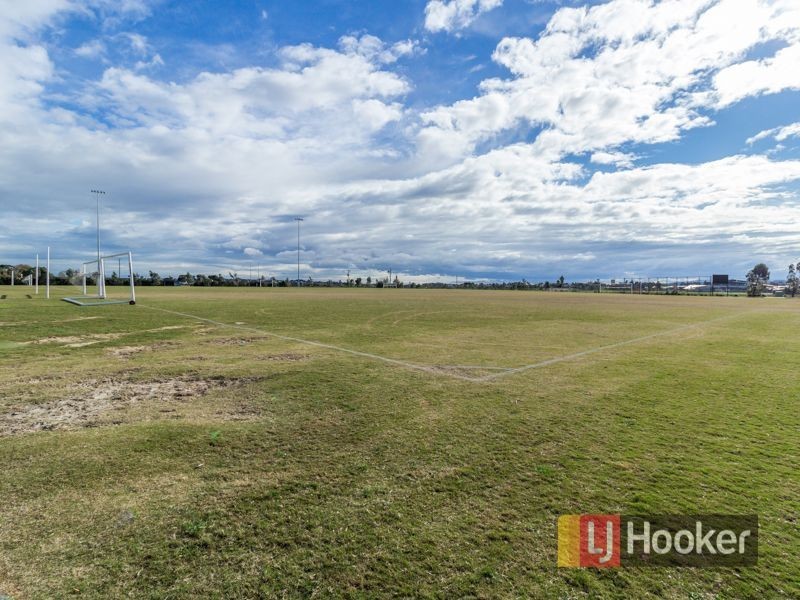 14 Ellaroo Circuit, Clyde North VIC 3978