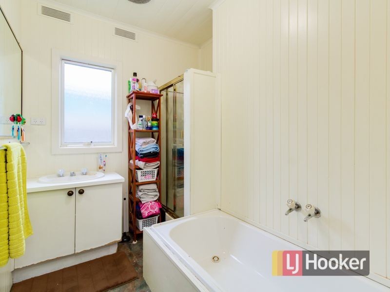 27 Ainsleigh Court, Cranbourne VIC 3977