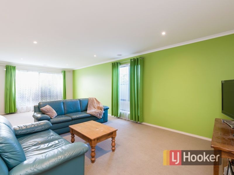 2 Saltram Court, Cranbourne East VIC 3977