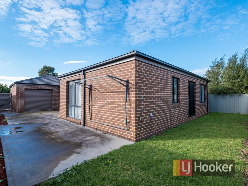 2 Saltram Court, Cranbourne East VIC 3977