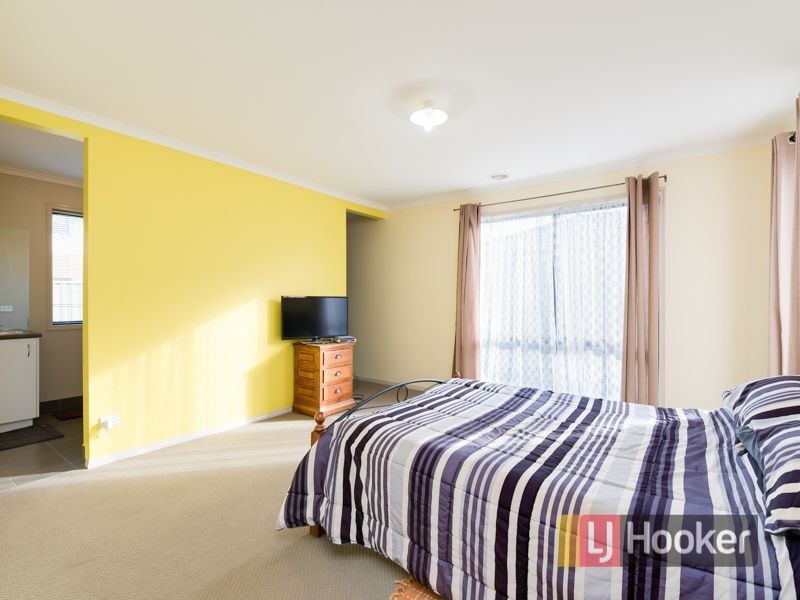 2 Saltram Court, Cranbourne East VIC 3977