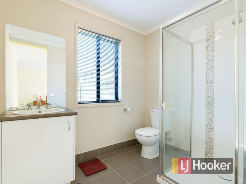 2 Saltram Court, Cranbourne East VIC 3977