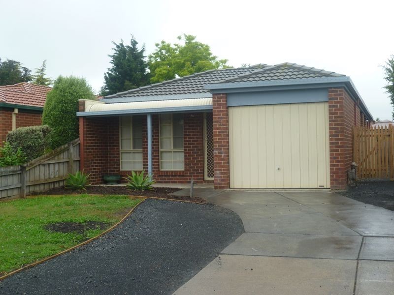 13 Milbank Place, Cranbourne VIC 3977