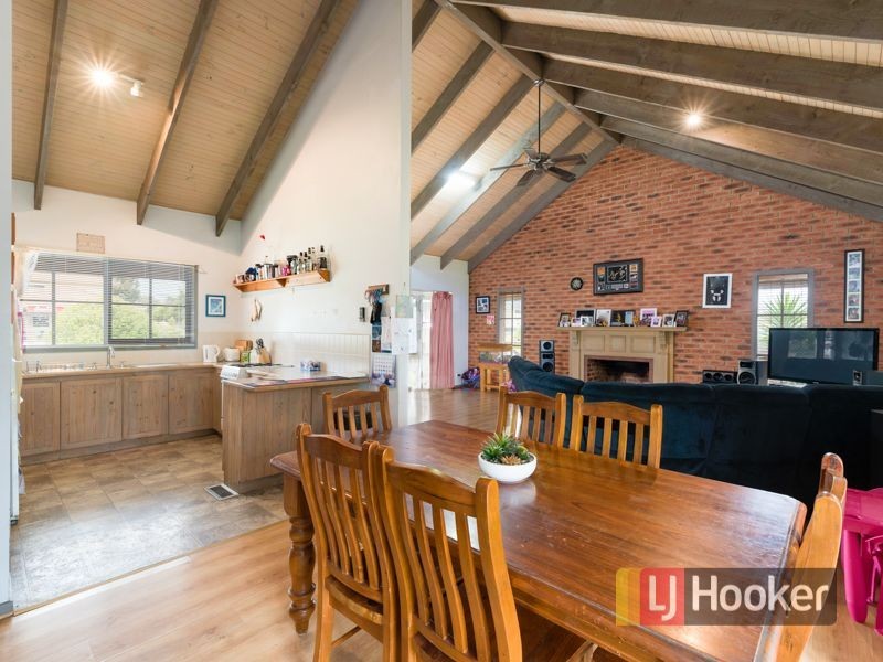 1 Lawless Drive, Cranbourne North VIC 3977