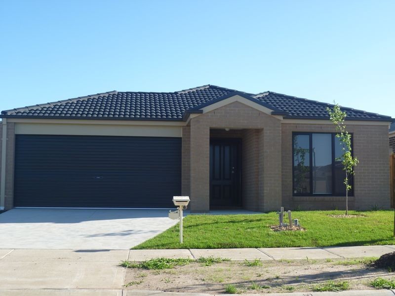 7 Bugle Lane, Cranbourne VIC 3977
