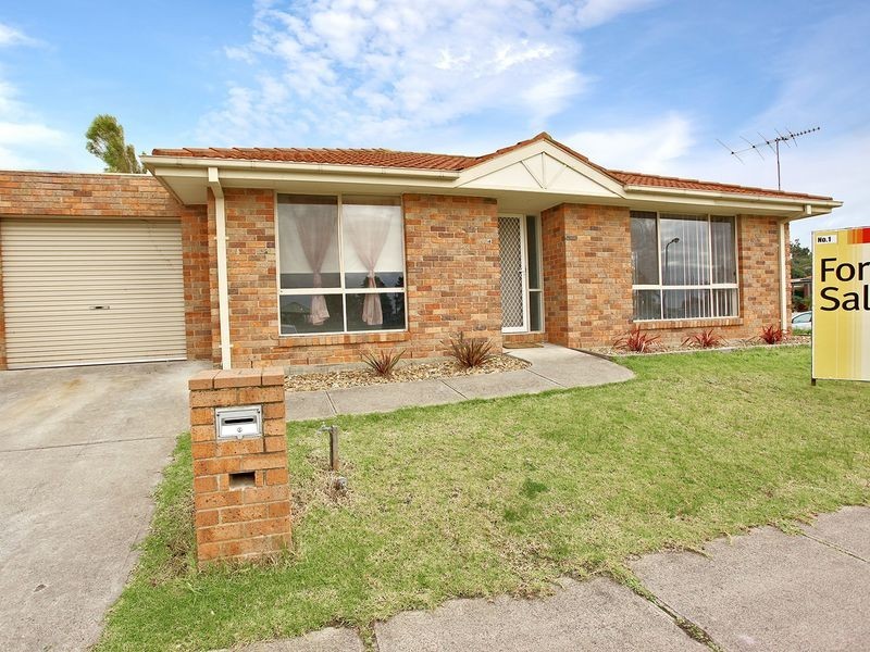 1/4 Loganberry Close, Cranbourne VIC 3977