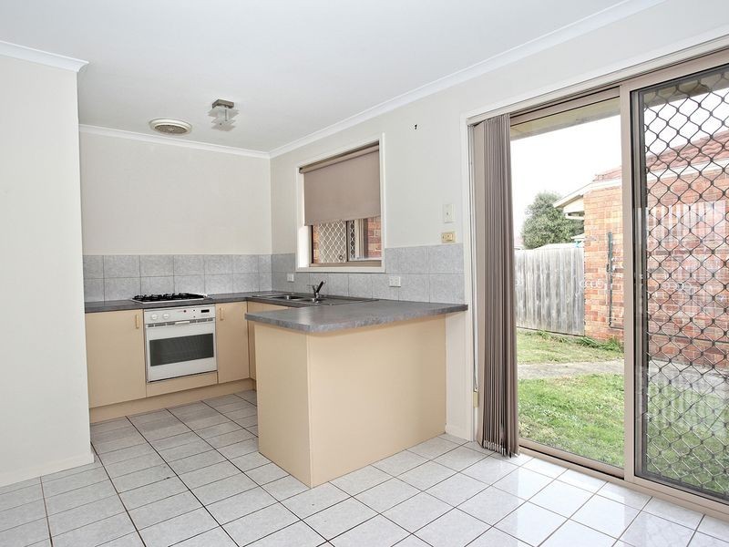 1/4 Loganberry Close, Cranbourne VIC 3977