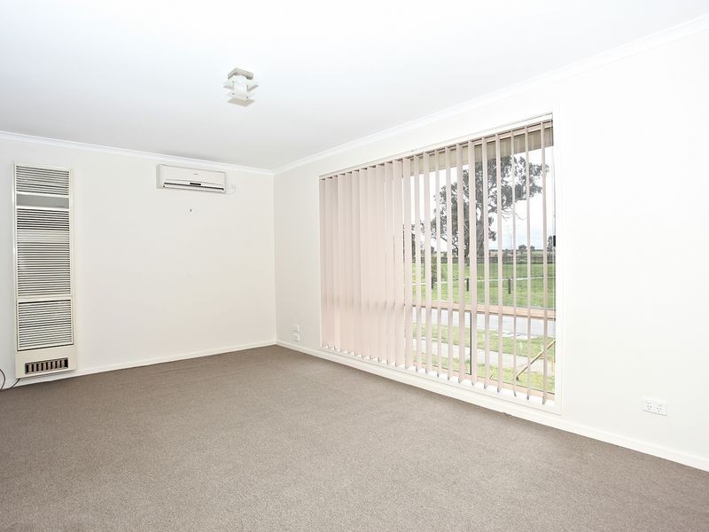 1/4 Loganberry Close, Cranbourne VIC 3977