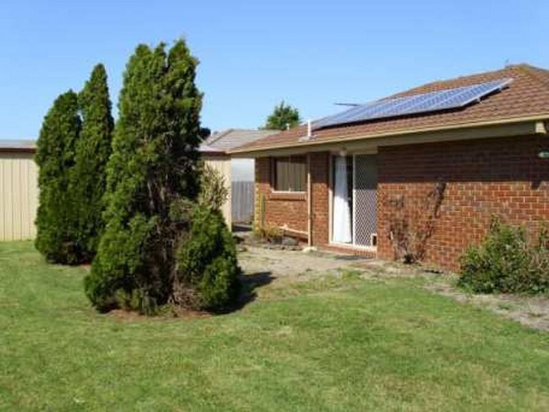 9 Megan Close, Cranbourne VIC 3977
