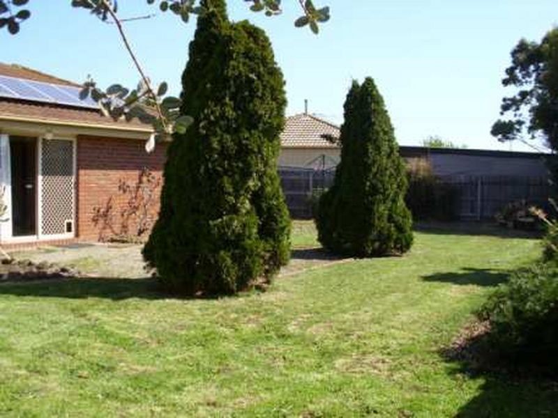 9 Megan Close, Cranbourne VIC 3977