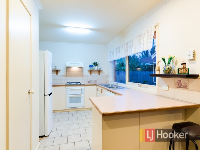 11 Andrea Crescent, Cranbourne North VIC 3977