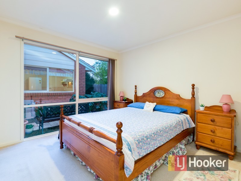 11 Andrea Crescent, Cranbourne North VIC 3977