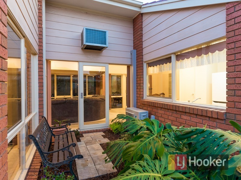 11 Andrea Crescent, Cranbourne North VIC 3977