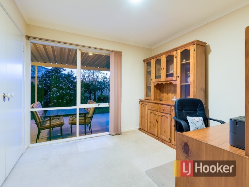 11 Andrea Crescent, Cranbourne North VIC 3977
