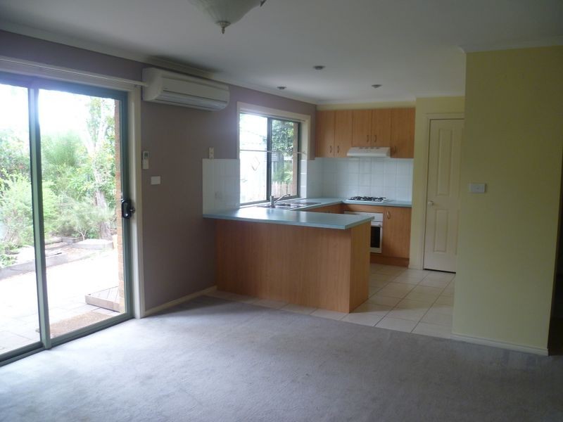 16 Glenaire Crescent, Cranbourne VIC 3977