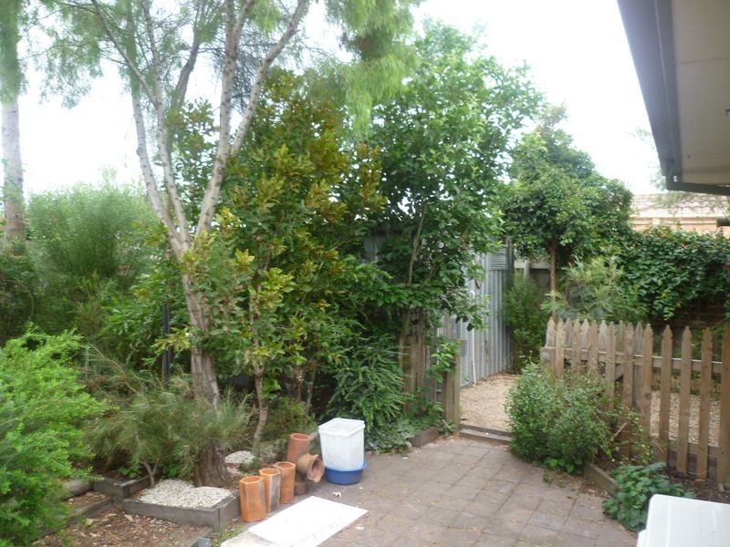 16 Glenaire Crescent, Cranbourne VIC 3977