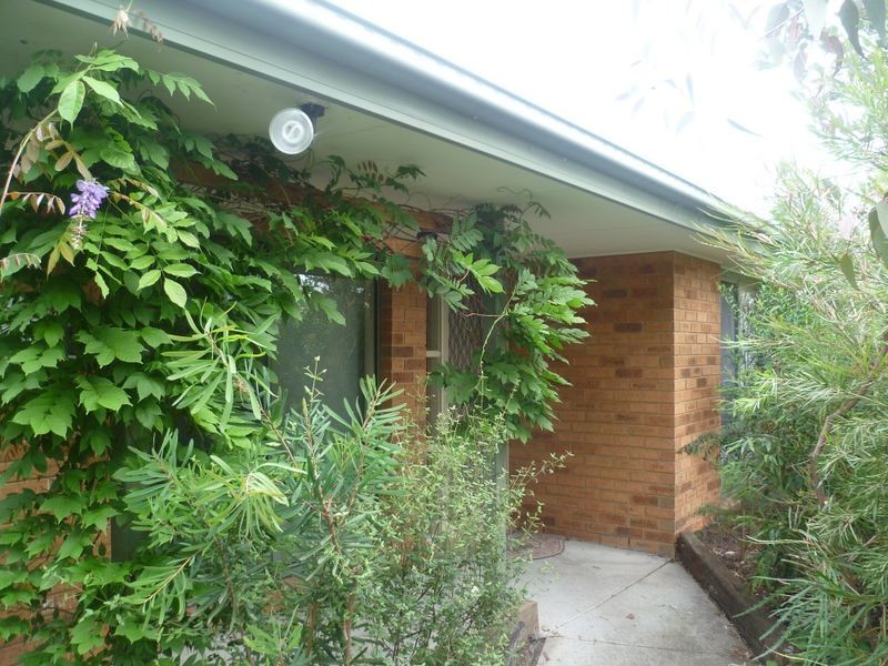 16 Glenaire Crescent, Cranbourne VIC 3977