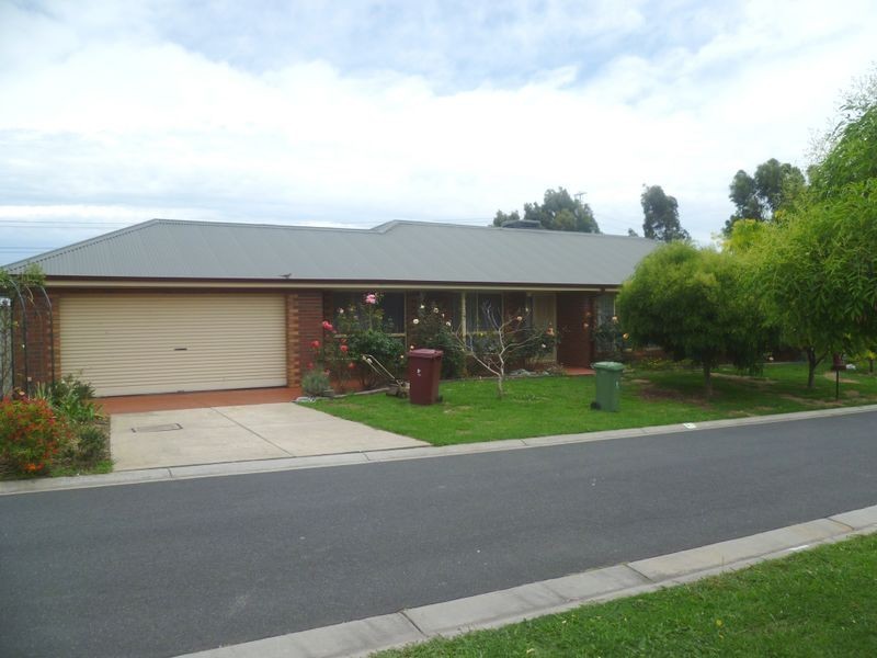 21 Hazelmere Avenue, Cranbourne VIC 3977