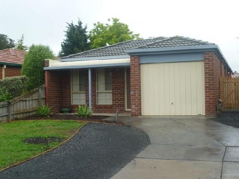 13 Milbank Place, Cranbourne VIC 3977