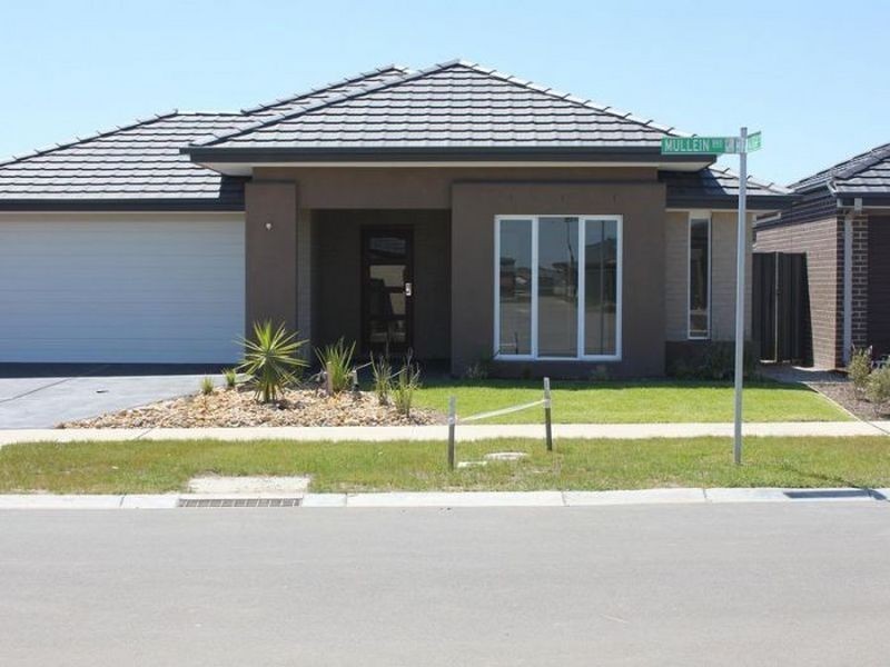 6 Mullein Bend, Cranbourne VIC 3977