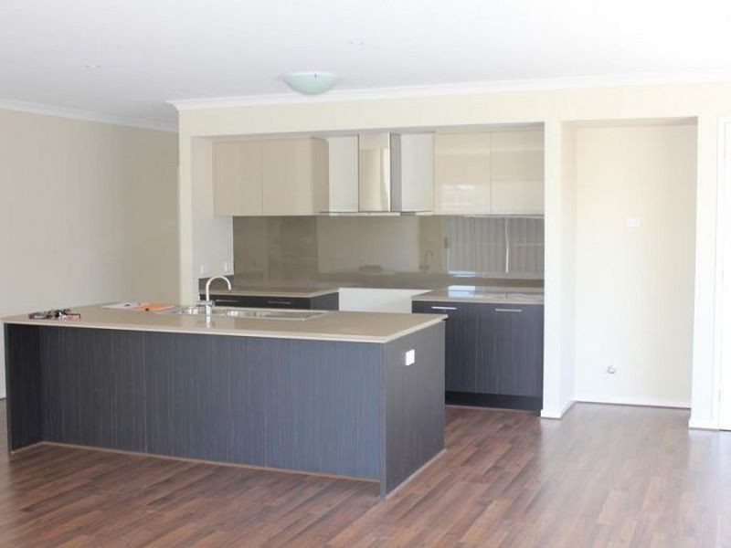 6 Mullein Bend, Cranbourne VIC 3977