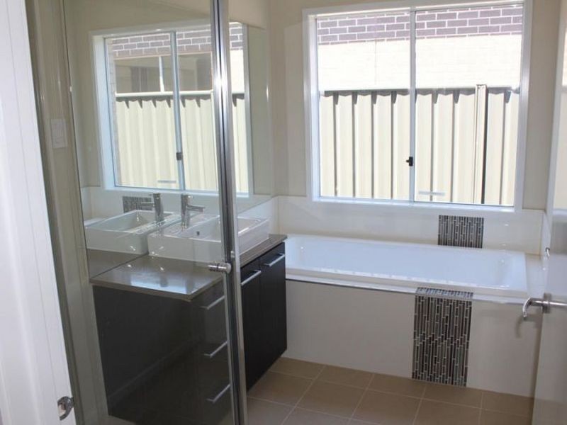 6 Mullein Bend, Cranbourne VIC 3977