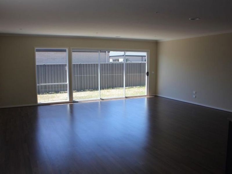 6 Mullein Bend, Cranbourne VIC 3977