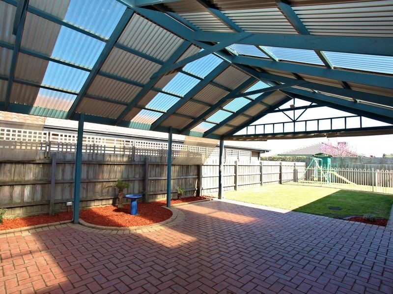 10 Cornwell Crescent, Cranbourne VIC 3977