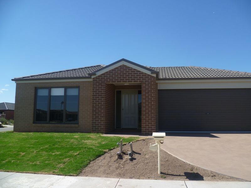 2 Beagle Street, Cranbourne VIC 3977