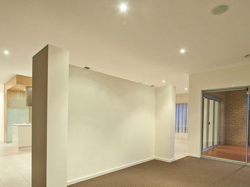 4 Kindred Avenue, Cranbourne North VIC 3977