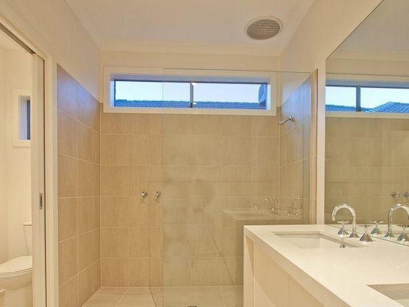 4 Kindred Avenue, Cranbourne North VIC 3977