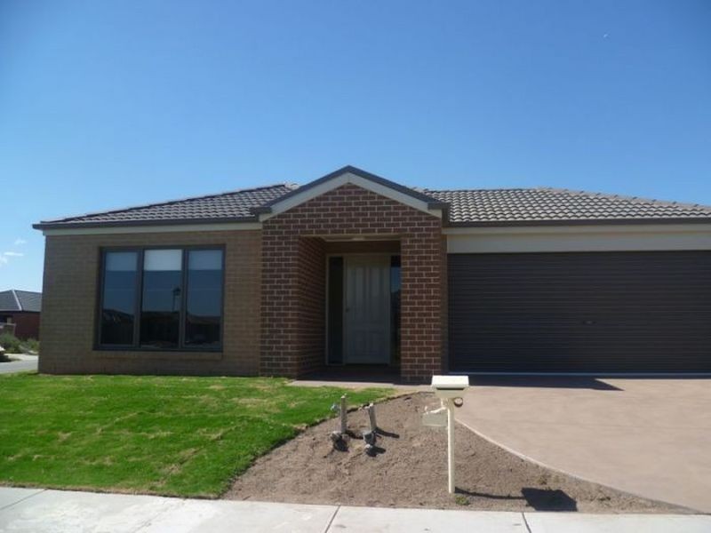 2 Beagle Street, Cranbourne VIC 3977