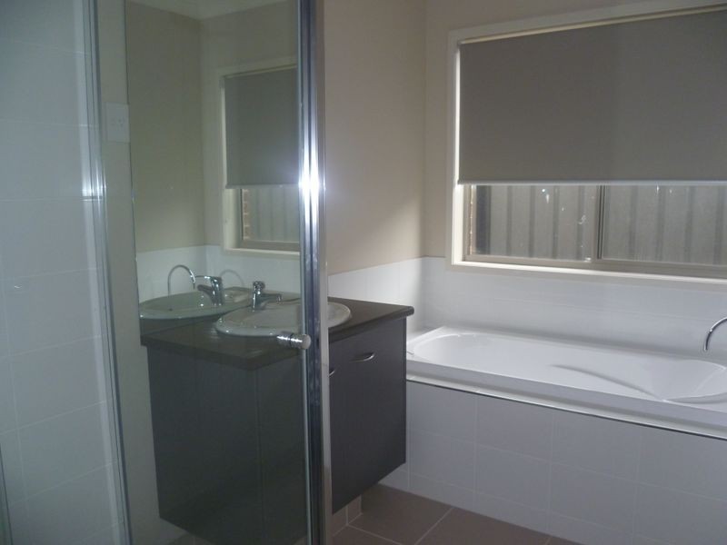 5 San Fratello Street, Clyde VIC 3978