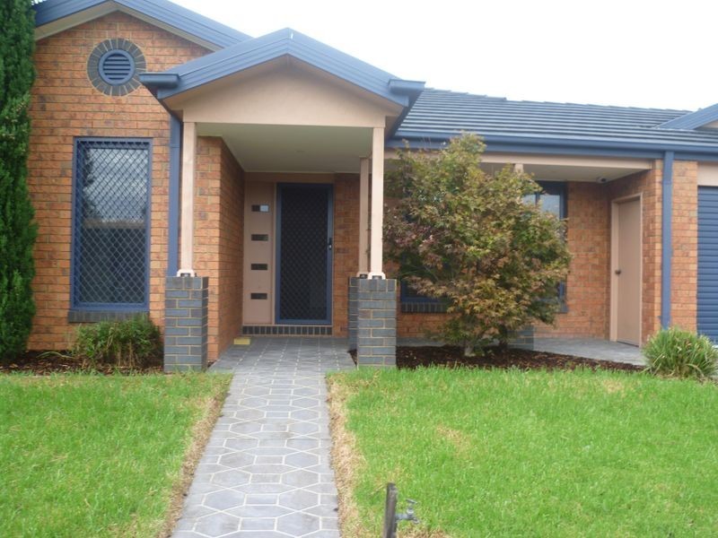 43 Golden Grove Drive, Narre Warren VIC 3805